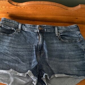 Signature by Levi Strauss Blue Jean Shorts! NWOT. Size 20 or waist 35